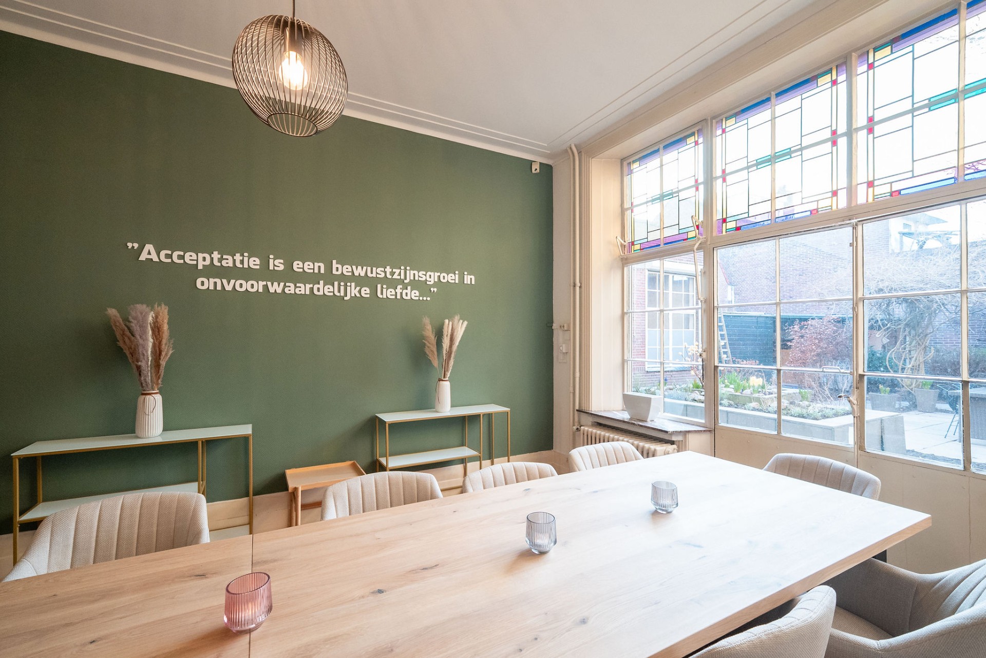Gezellige woonkamer in het safehouse